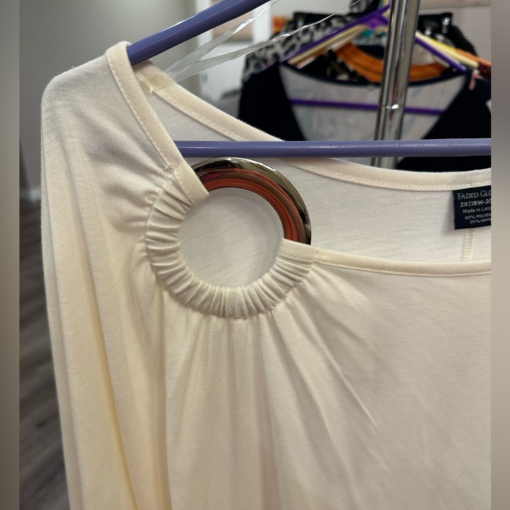 ๐Faded Glory Womenโs plus-size Cream/White Stretchy Ruched Top๐๐2X - Picture 5 of 7
